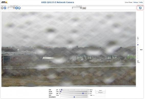 水滴がついたドームカメラ
