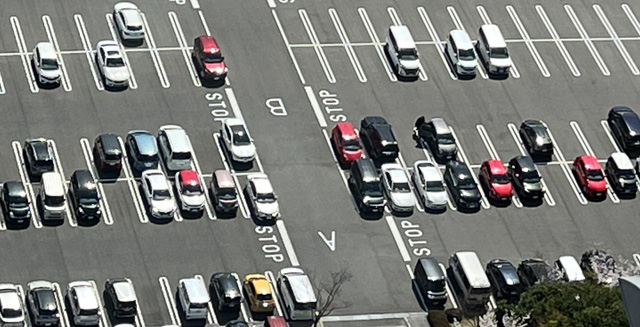 クラウド型監視カメラシステム構築支援サービスの活用シーン　駐車場